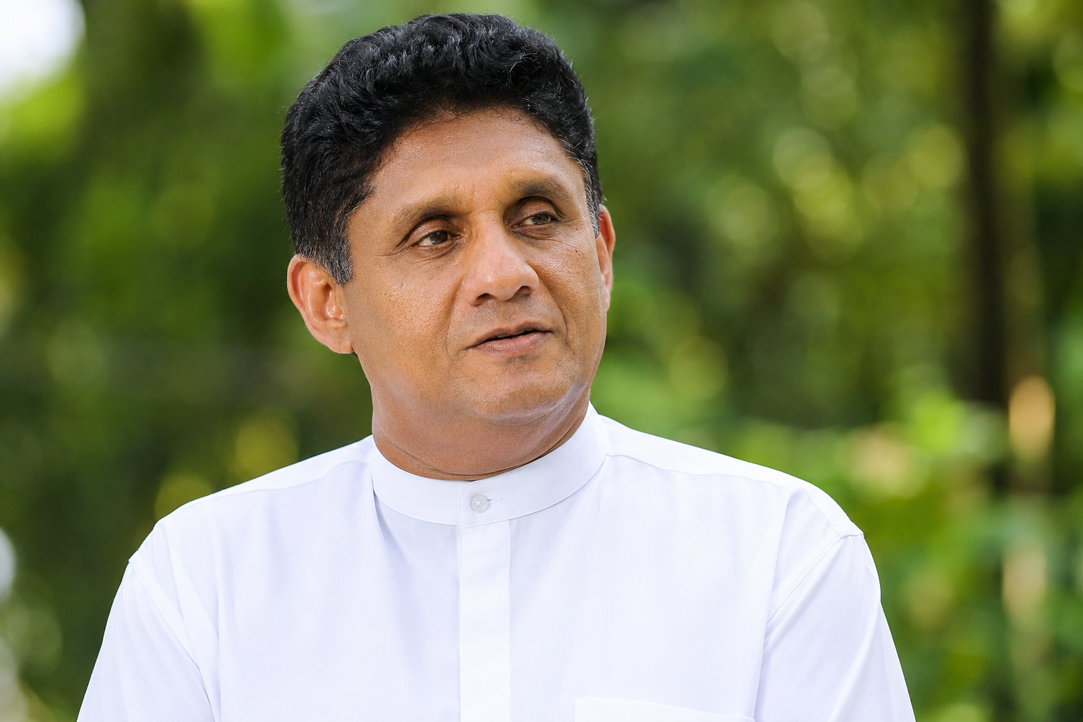 විපක්ෂයේ සිටිය දී වගේම බලය ලැබුණාමත් ජනතාව ගැන සංවේදී විය යුතුයි 